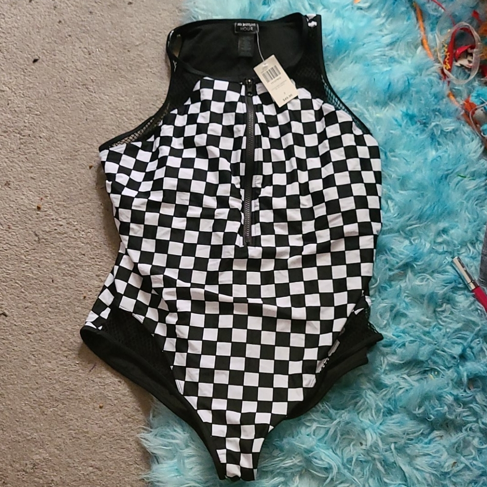 Hot topic checkered 1 piece size 3